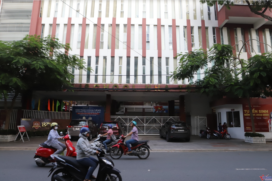 Khởi tố vụ án hơn 600 học sinh trường Ischool ngộ độc do ăn cánh gà chiên-1