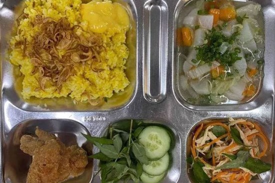 Vụ 662 ca ngộ độc ở Trường iSchool Nha Trang: Ông chủ hộ cung cấp suất ăn là ai?