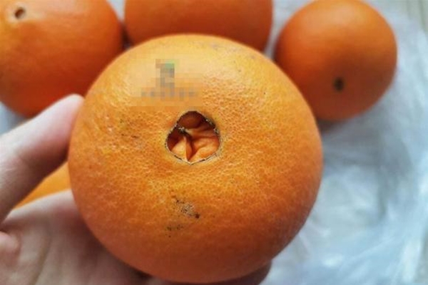 Khi mua cam, nên chọn quả 'rốn to' hay 'rốn nhỏ'?