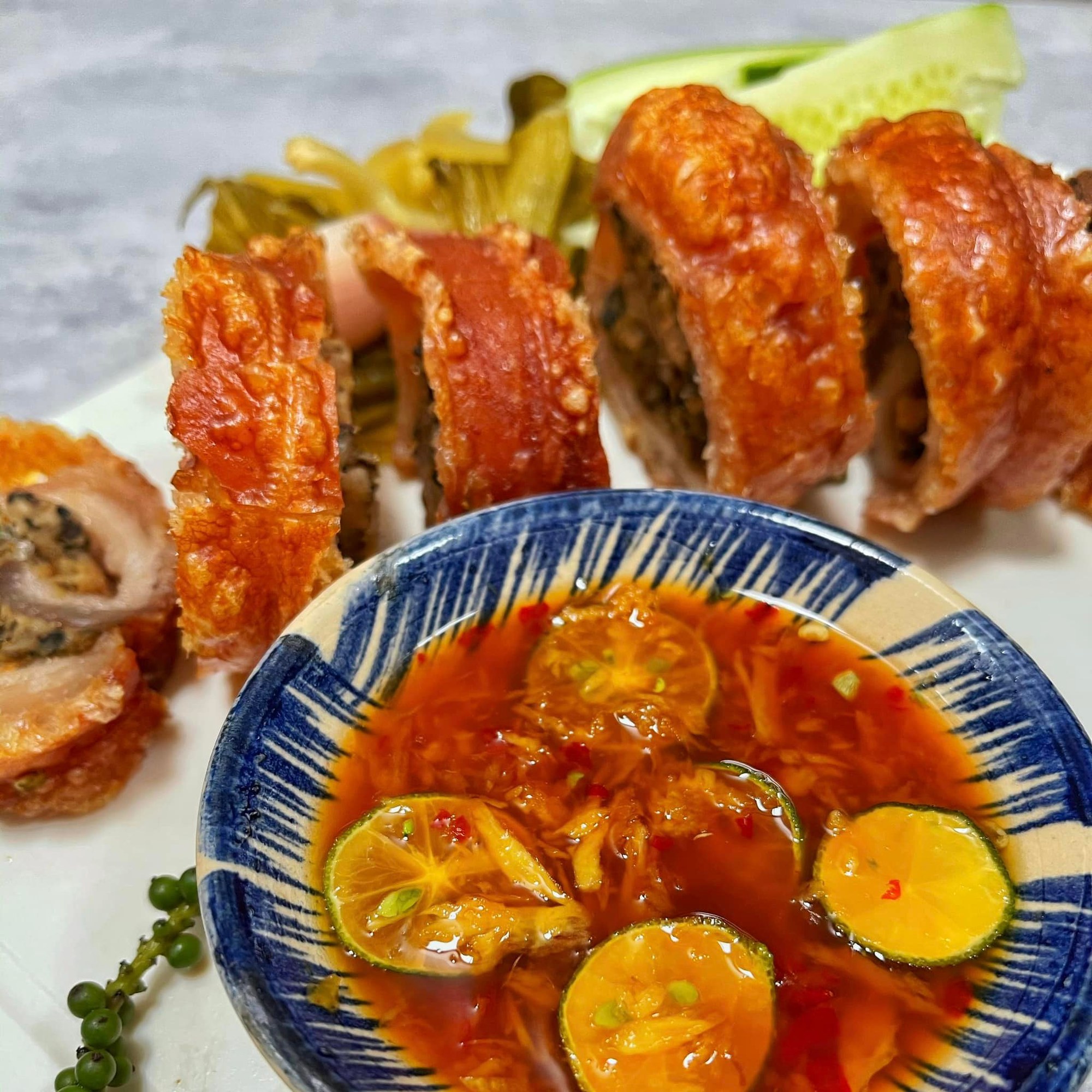 Mách bạn cách làm món bì heo nổ giòn cuộn chả ốc thơm ngon, độc đáo-2