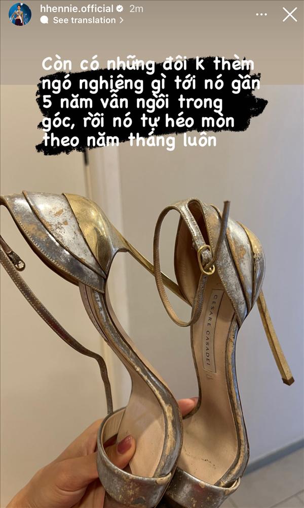 HHen Niê khoe bộ sưu tập giày hiệu nát tươm thê thảm-3