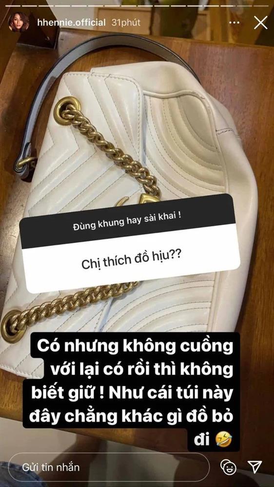 HHen Niê khoe bộ sưu tập giày hiệu nát tươm thê thảm-5