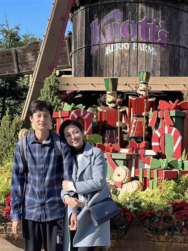 Con trai của Quang Dũng và Jennifer Phạm là thủ khoa, có chiều cao vượt trội-6