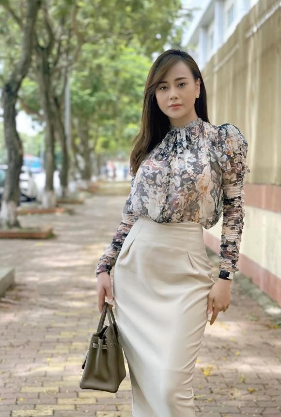 Phương Oanh chăm diện đồ bó sát khoe dáng nuột, bảo sao Shark Bình lại mê mệt-11