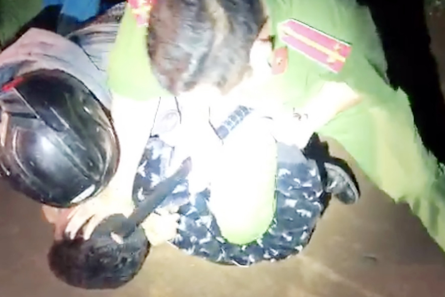 Lấy ô tô vi phạm tháo chạy khi bị CSGT kiểm tra, gây náo loạn quốc lộ-1