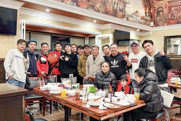 Vợ cũ Đàm Vĩnh Hưng hội ngộ nam ca sĩ và bé Polo tại Mỹ, vẫn tinh tế làm điều này-2