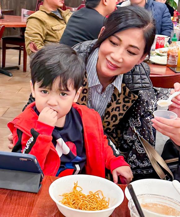 Vợ cũ Đàm Vĩnh Hưng hội ngộ nam ca sĩ và bé Polo tại Mỹ, vẫn tinh tế làm điều này-4