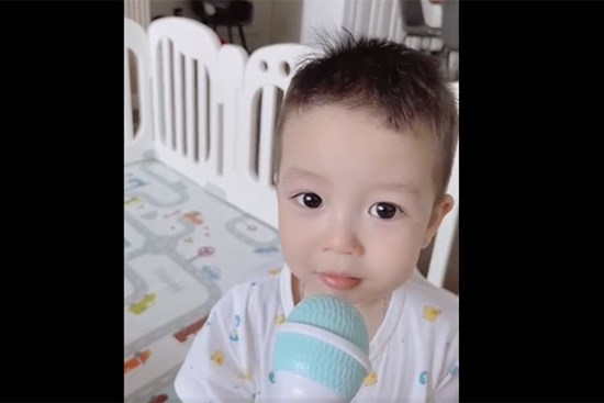 Con trai thứ 4 của Bằng Kiều bi bô hát cực đáng yêu