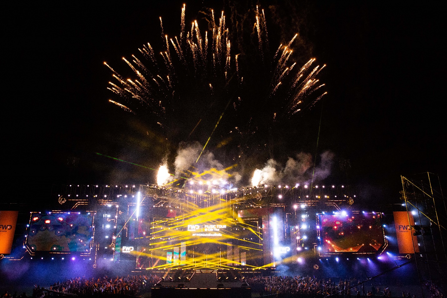 Hàng chục nghìn khán giả ‘cháy’ cùng FWD Music Tour Cần Thơ-2