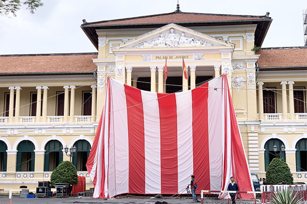 Công an vào cuộc vụ cháu bé 3 tuổi bị nhóm người bế đi ở An Giang-2