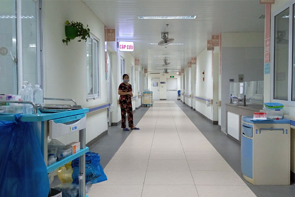 Hà Nội: Bệnh viện tìm người thân cho bệnh nhân vô danh liệt 2 chi-1