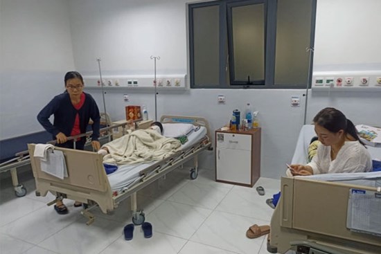 Phụ huynh trường iSchool Nha Trang trắng đêm khắc khoải chăm con