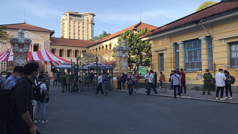 Clip: An ninh thắt chặt tại phiên tòa xét xử Nguyễn Võ Quỳnh Trang và Nguyễn Kim Trung Thái ngày 25/11-1