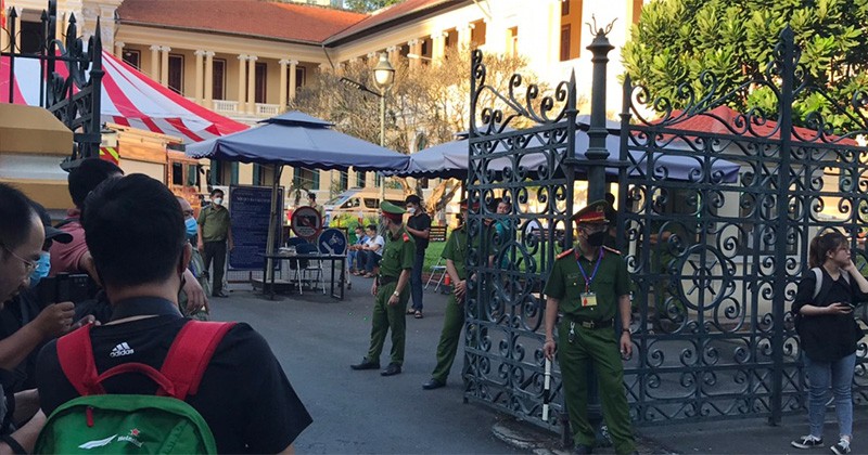 Clip: An ninh thắt chặt tại phiên tòa xét xử Nguyễn Võ Quỳnh Trang và Nguyễn Kim Trung Thái ngày 25/11-2