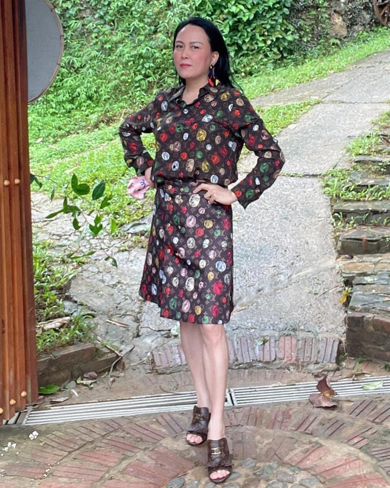 Phượng Chanel diện đồ hiệu dập đầy logo khiến dân tình phát ngợp-7