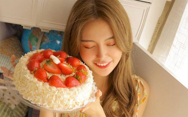 Phụ nữ có 4 nốt ruồi may mắn, giàu sang phú quý, vượng phu ích tử, ai cưới được đỡ vất vả mười năm-1