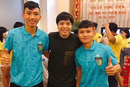 Sao nam có ước mơ đá bóng, thân thiết với dàn cầu thủ Việt Nam giờ sự nghiệp và cuộc sống ra sao?