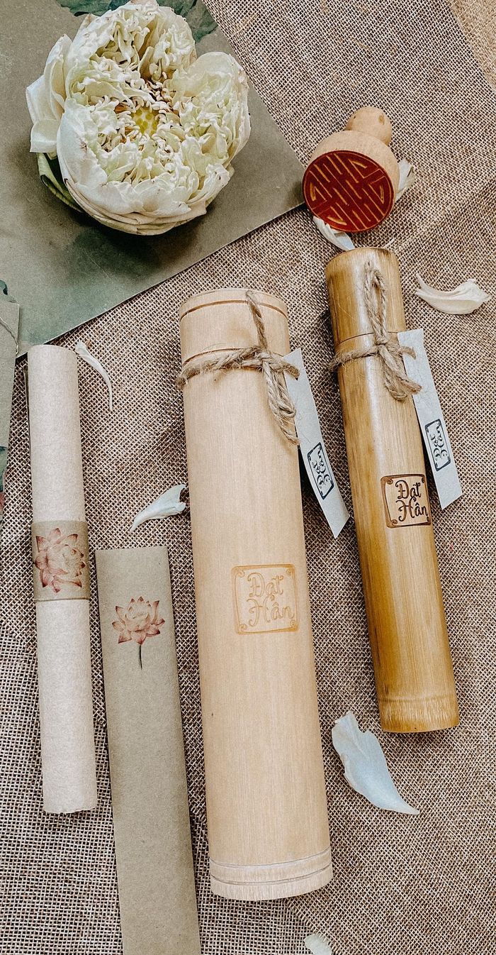 Thiệp cưới đựng trong ống tre của Ngọc Hân-3