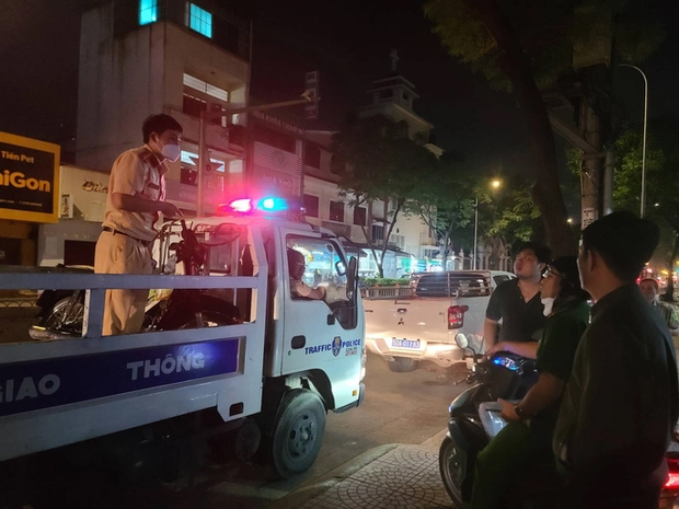 Người đàn ông tử vong tại chỗ sau va chạm với xe buýt-1