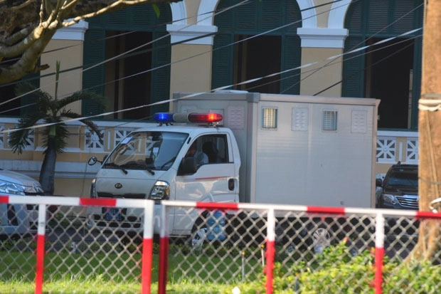 Xét xử dì ghẻ hành hạ bé gái 8 tuổi đến chết: Mẹ ruột bé gái xin vắng mặt-1