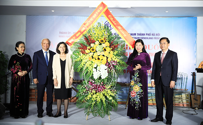 Lãnh đạo Thành phố Hà Nội gặp mặt đại biểu dự Đại hội 22 Hội đồng Hòa bình thế giới-1