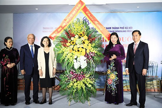 Lãnh đạo Thành phố Hà Nội gặp mặt đại biểu dự Đại hội 22 Hội đồng Hòa bình thế giới