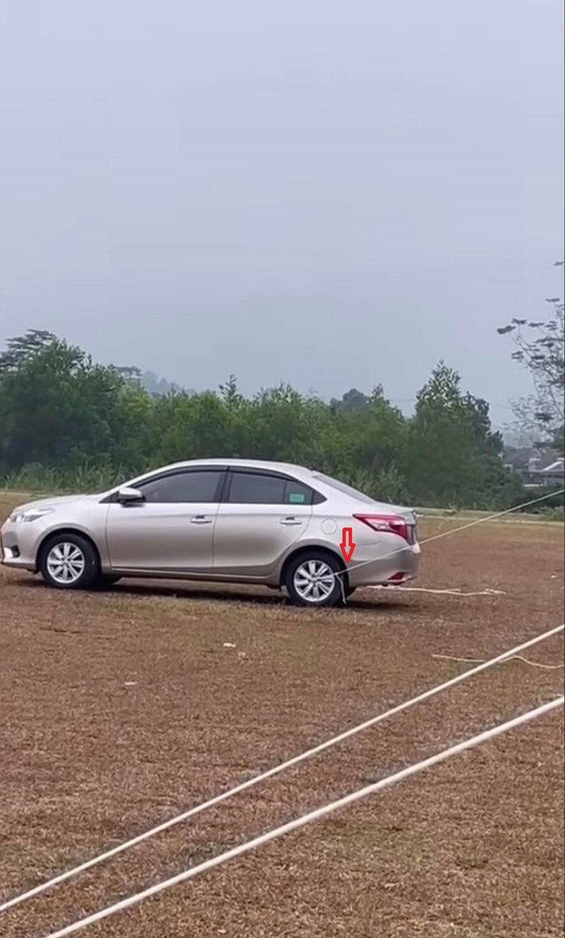 Đám cưới dùng cọc căng dây tiền tỷ, dân mạng bật cười: Khó thế mà nghĩ ra được!-3