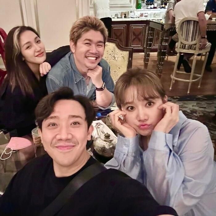 Trấn Thành khoe ảnh ghép chụp chung Hari Won nhưng anti-fan vẫn tìm ra vấn đề của bức ảnh-1