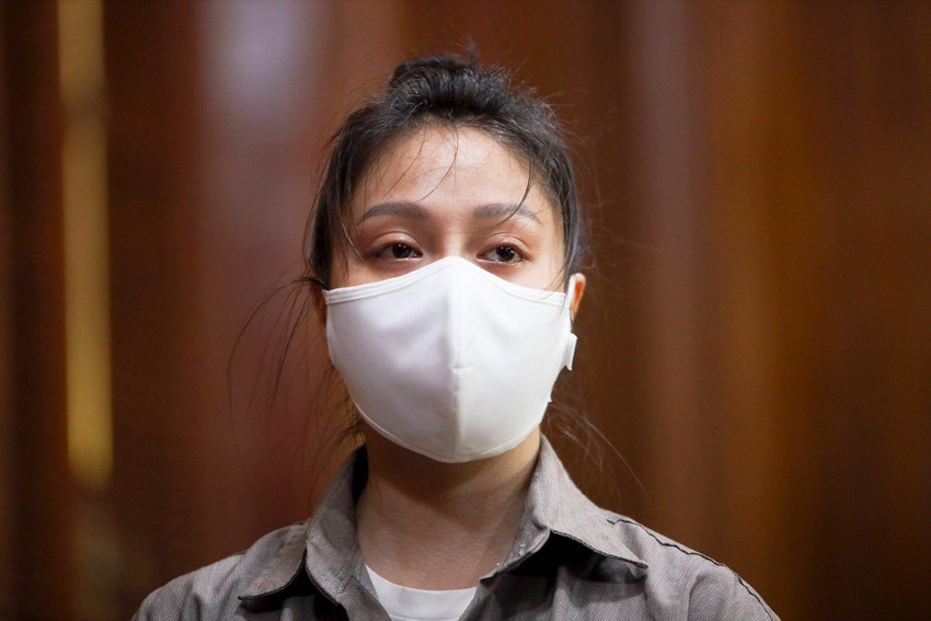 Nguyễn Võ Quỳnh Trang khóc trước tòa, thừa nhận hành hạ bé gái 8 tuổi trong suốt thời gian dài-1