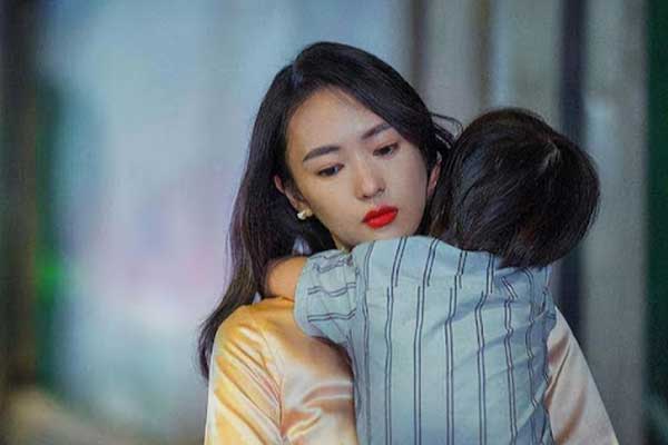 Ngày sinh nhật, con gái nũng nịu đòi về nhà gặp bố, đến cửa nhìn thấy cảnh này mà tôi như chết lặng-1