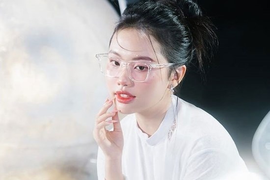 Phương Mỹ Chi xin lỗi khi MV mới bị khiếu nại vi phạm bản quyền