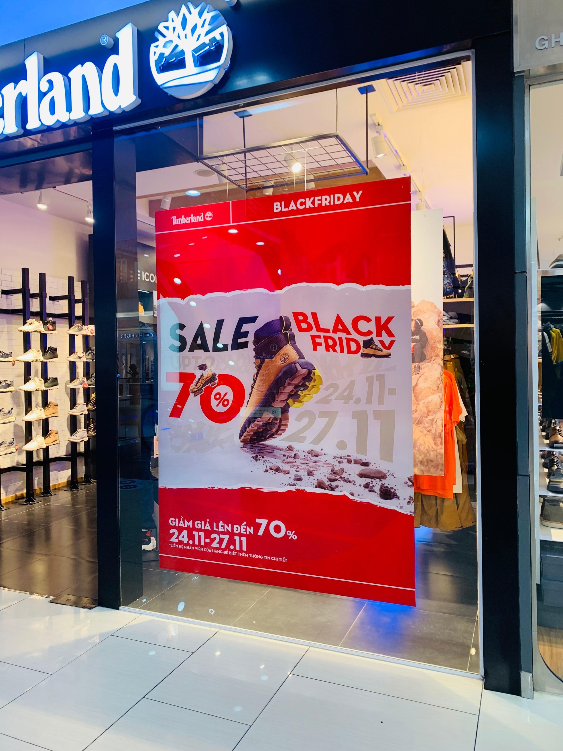 Black Friday: Hàng hiệu đua giảm giá khủng vẫn... ế-9