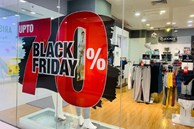 Black Friday: Hàng hiệu đua giảm giá 'khủng' vẫn... ế