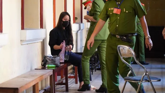 CLIP: Nguyễn Võ Quỳnh Trang vừa khóc vừa nói về chồng hờ-1