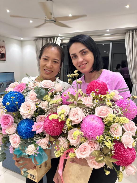 Mẹ đẻ và mẹ vợ của thủ môn Bùi Tiến Dũng cùng đến TP.HCM để chuẩn bị chăm cháu sắp sinh-1