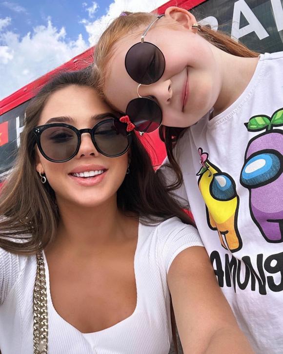 Mẹ đẻ và mẹ vợ của thủ môn Bùi Tiến Dũng cùng đến TP.HCM để chuẩn bị chăm cháu sắp sinh-3