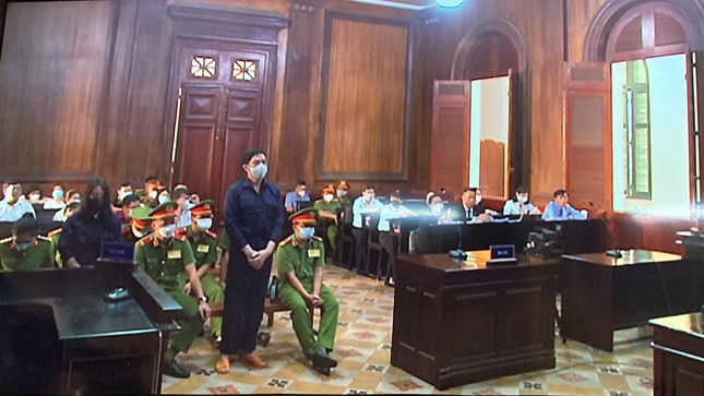 Vụ bé gái 8 tuổi bị bạo hành đến chết: Tử hình ‘dì ghẻ’, bố ruột nhận 8 năm tù-3