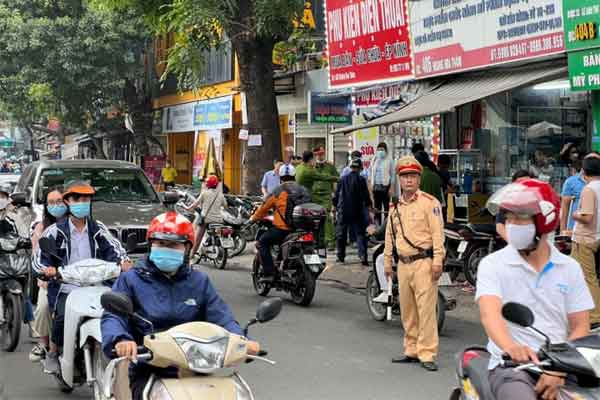 Danh tính kẻ đâm gục người phụ nữ bán hàng nước trên phố Hoàng Hoa Thám, Hà Nội-1