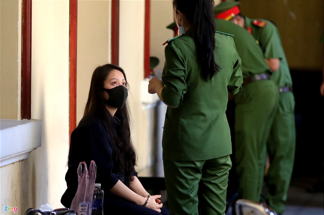 Người thân bé gái bật khóc khi nghe lời khai của Nguyễn Võ Quỳnh Trang-1
