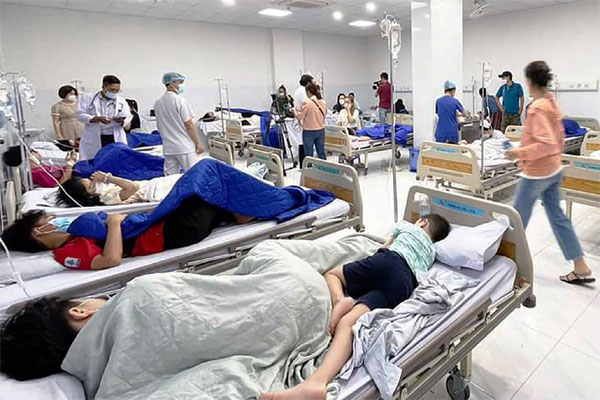 16 học sinh ở Tiền Giang nhập viện cấp cứu sau khi ăn bánh, uống sữa-2