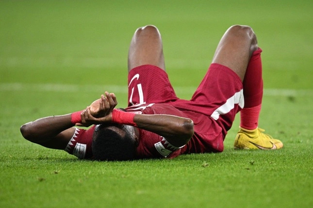 Qatar chuẩn bị đi vào lịch sử World Cup với cột mốc đáng xấu hổ-2