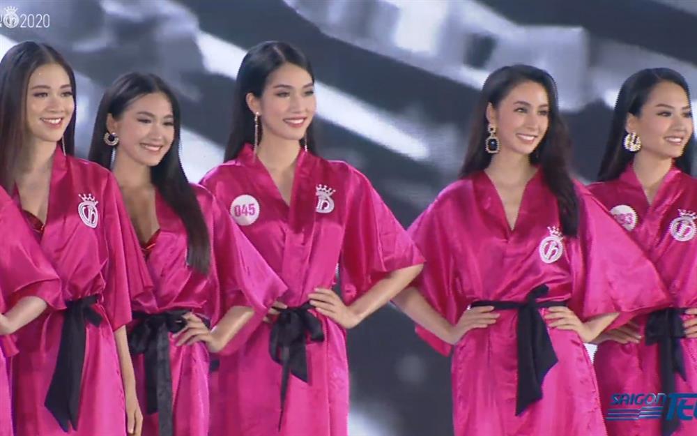 Đỗ Thị Hà mặc lại chiếc áo kinh điển 2 năm trước khi thi hoa hậu-2