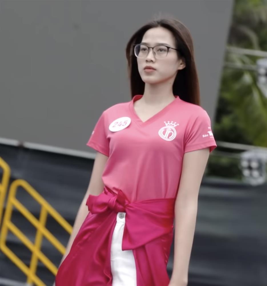 Đỗ Thị Hà mặc lại chiếc áo kinh điển 2 năm trước khi thi hoa hậu-4