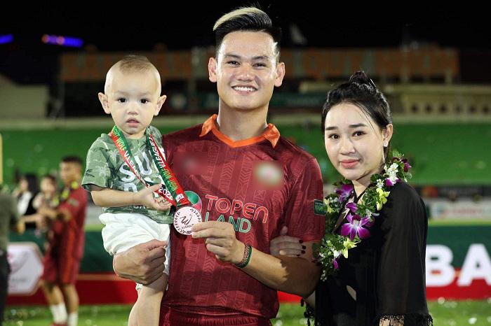 Hôn nhân viên mãn Hồ Tấn Tài bên cô vợ vừa giàu lại nóng bỏng-1