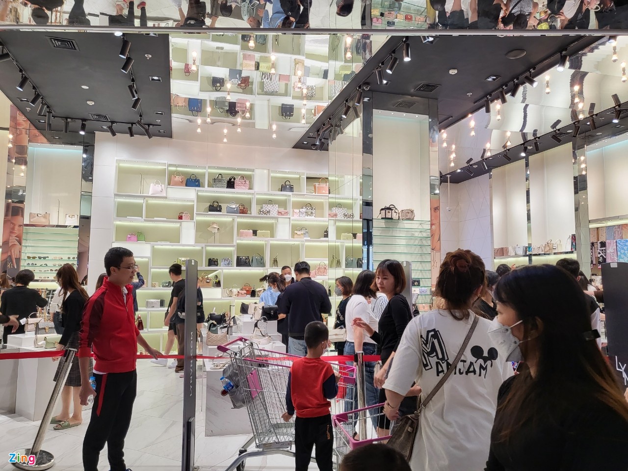 Thất vọng khi mua quần áo dịp Black Friday-2