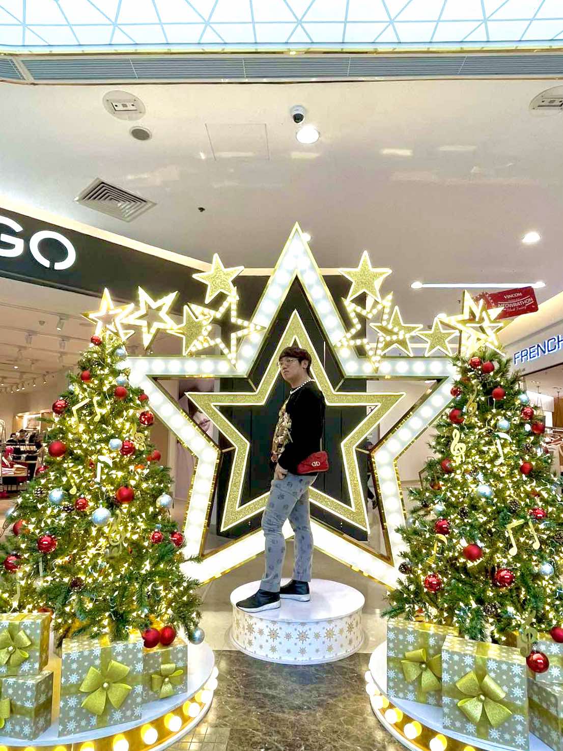 Người tiêu dùng tấp nập đi ‘săn hàng’ giá tốt tại Vincom Black Friday 2022-6