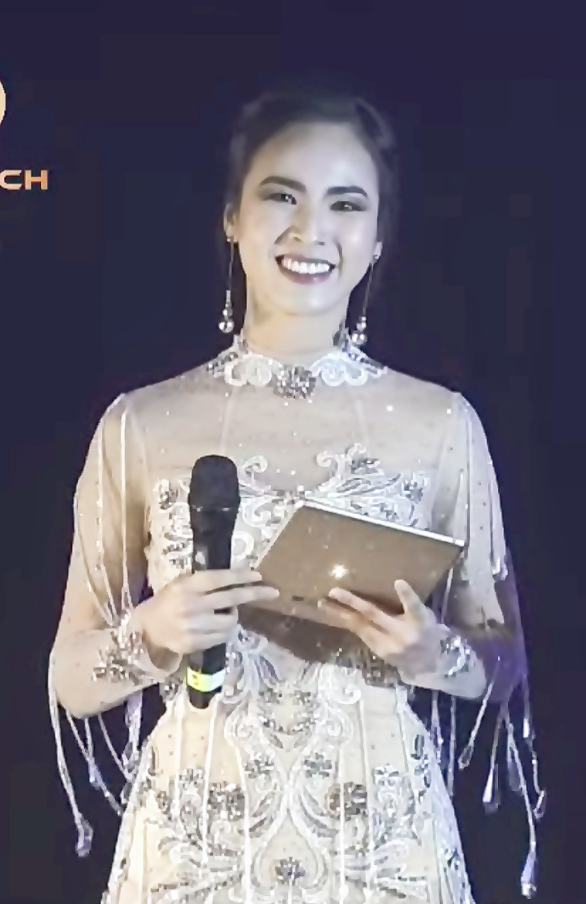 MC Quỳnh Nga nổi bật trên sân khấu chung kết Hoa hậu Du lịch Quốc tế 2022-1