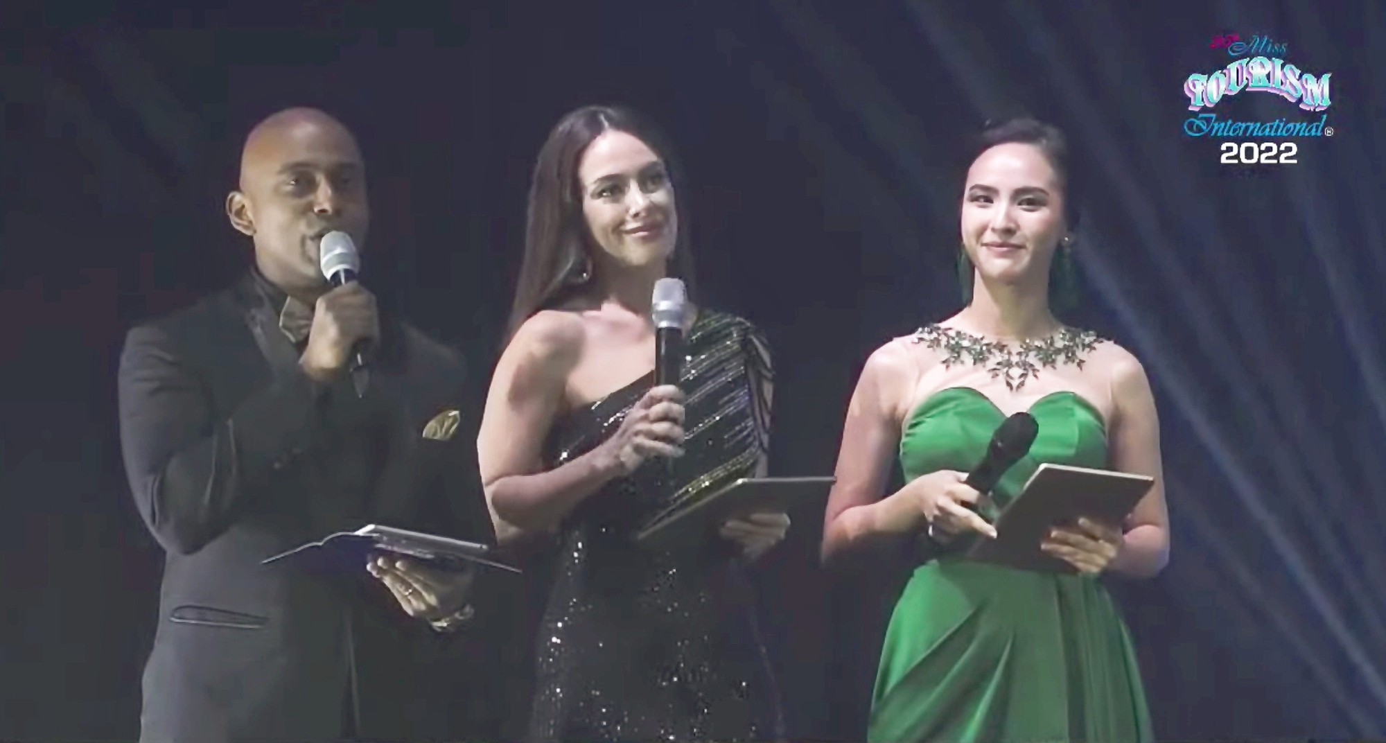 MC Quỳnh Nga nổi bật trên sân khấu chung kết Hoa hậu Du lịch Quốc tế 2022-2