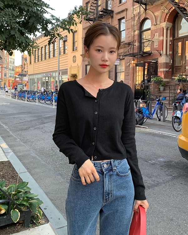 5 mẫu áo len theo phong cách tối giản, ai mặc cũng đẹp-9