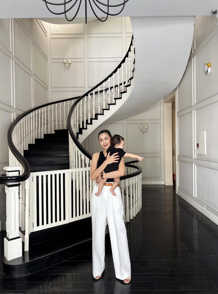 Mới 7 tuổi, nhóc tỳ nhà Hà Tăng ra dáng bà cụ non, nói một câu khiến mẹ thổn thức-2